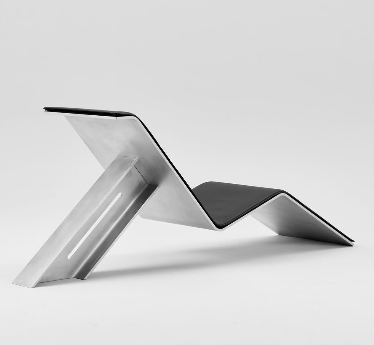 Angular chaise, gallery view 3