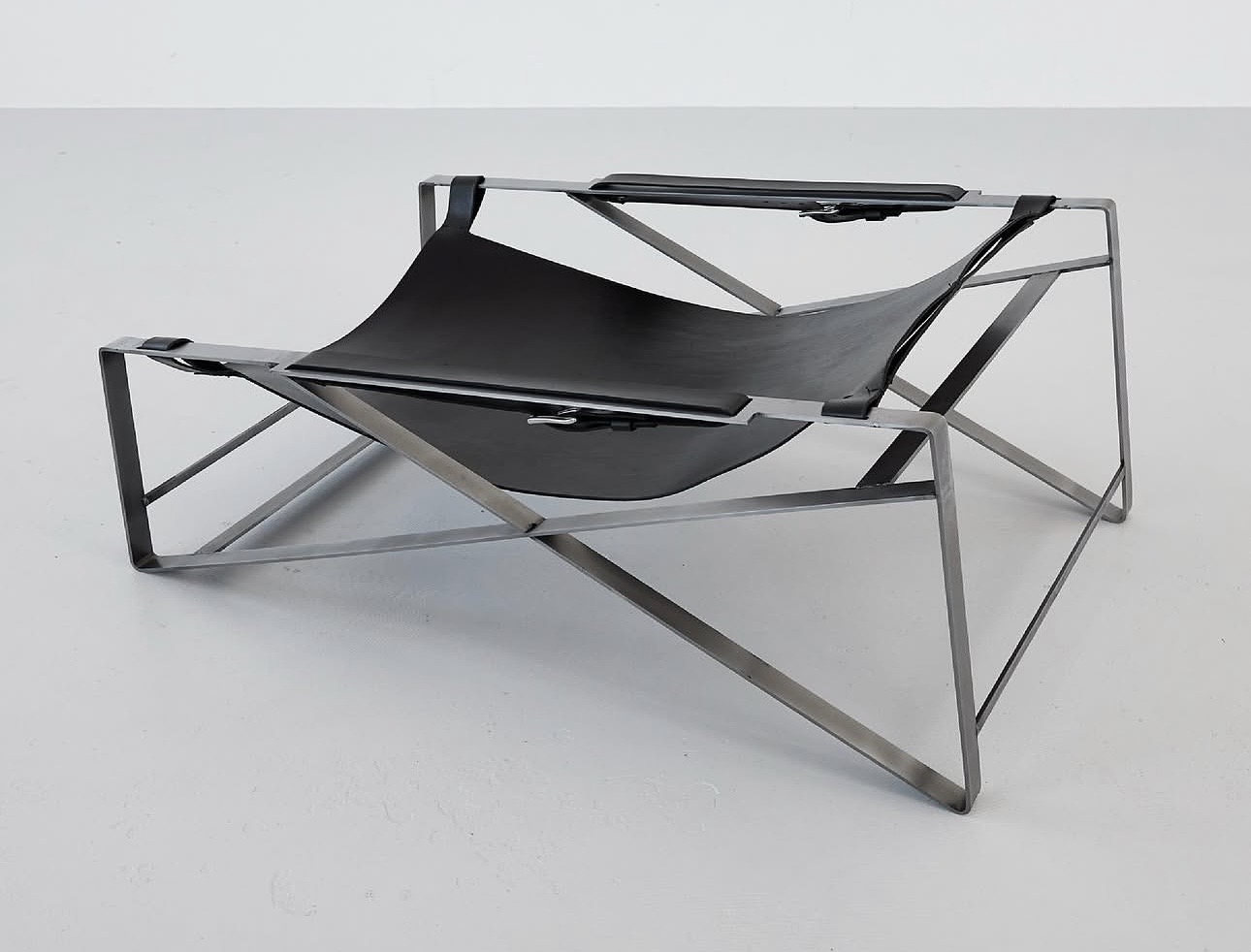 Sling lounge chair, product preview